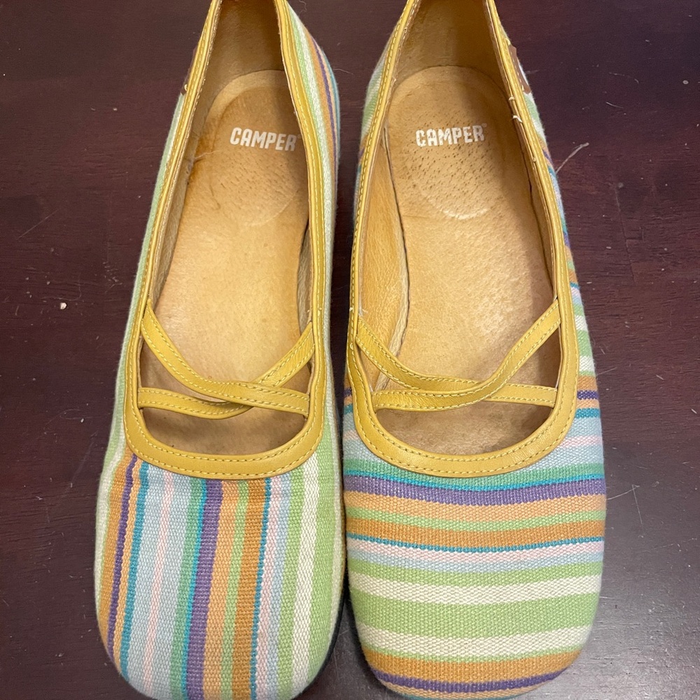 GUC Camper Twins Slip ons size 39